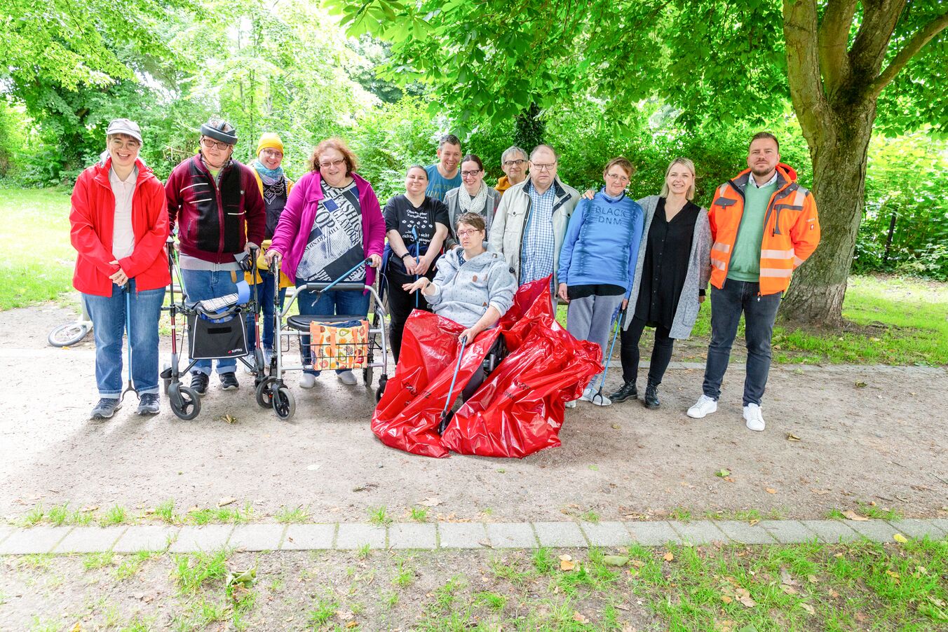 Die Dreescher Werkstätten und ANKER Sozialarbeit haben erstmals eine Woche für den Klima- und Umweltschutz durchgeführt. Dabei erfolgte auch eine große Müllsammelaktion im Stadtgebiet. Materielle Unterstützung gab es dafür von der SAS.