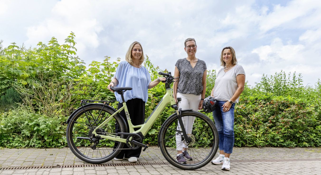 SAS stellt Mitarbeitern der Sucht- und Drogenberatungsstelle Schwerin ein modernes Elektrofahrrad zur Verfügung