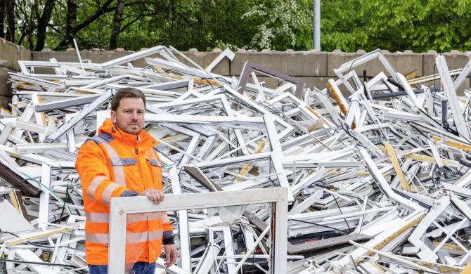 Die SAS erweitert ihr Dienstleistungsspektrum um eine neue Sparte und nimmt alte Fenster aus Kunststoff entgegen