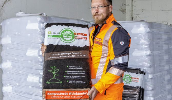Säcke mit Komposterde sind auf dem SAS-Wertstoffhof erhältlich